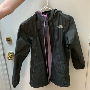 North Face girls rain jacket dark gray outside lavender inside size 14/16 large